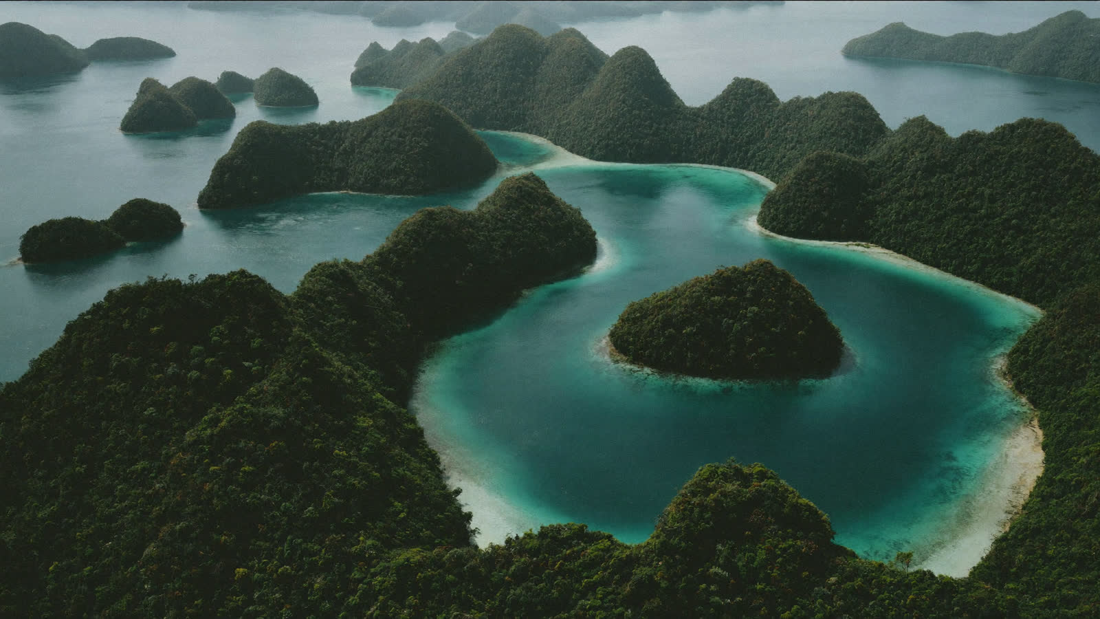 Emerald lagoon ringed by karst islands, Ang Thong National Marine Park